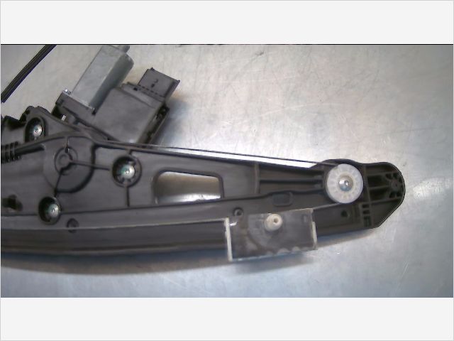 MECANISME+MOTEUR LEVE-GLACE AVG 4 - Auto Moto Center