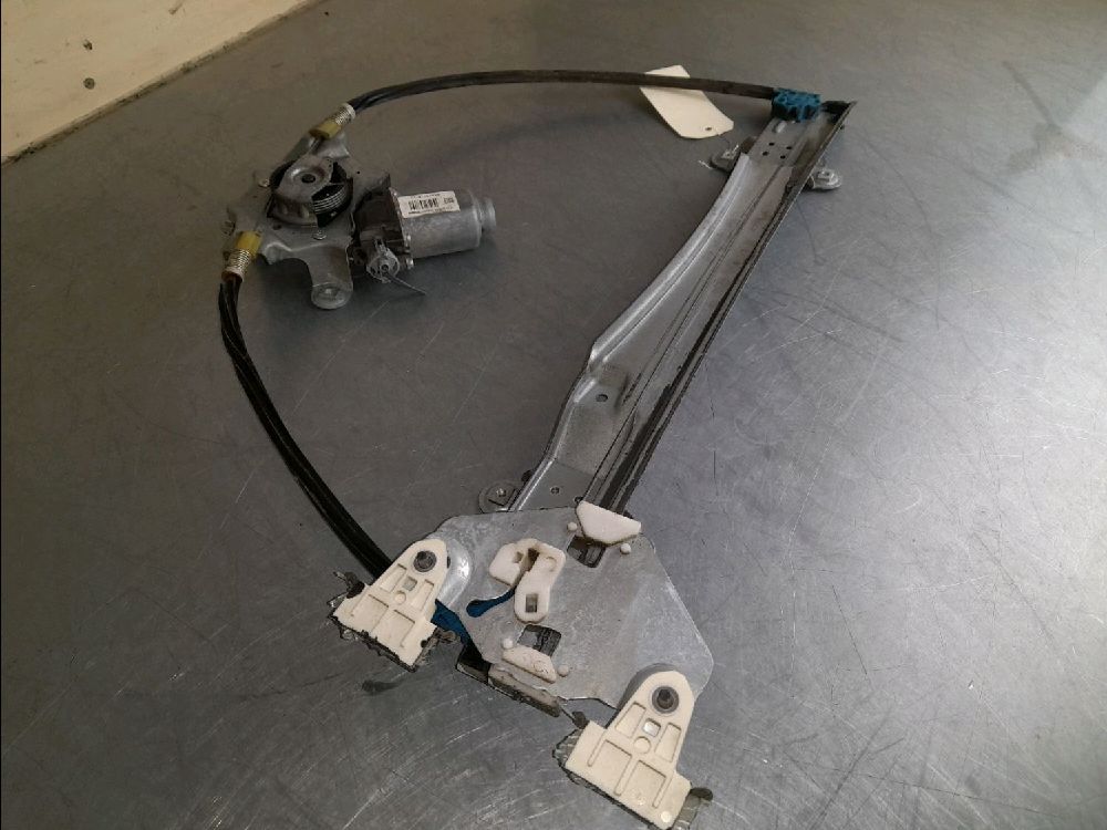 MECANISME+MOTEUR LEVE-GLACE AVD 3 - Auto Moto Center