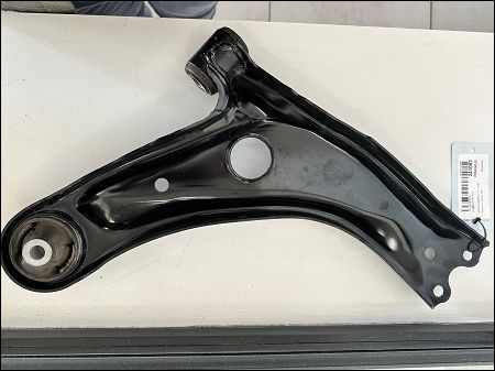 TRIANGLE INF AVG 1 - Auto Moto Center